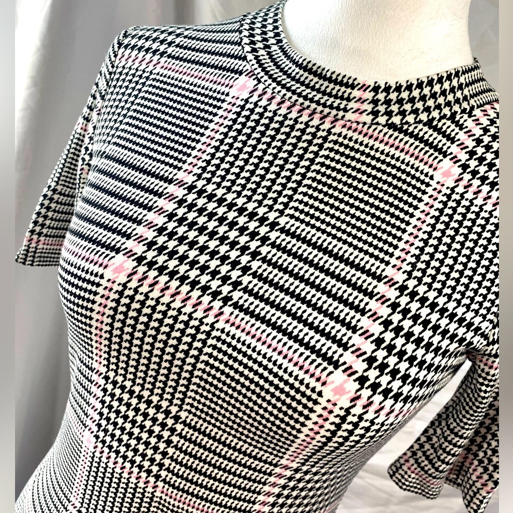 WHBM Houndstooth Black White Pink Plaid Mock Neck Short Sleeve Top EUC Size XXS
